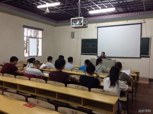 召开考前考务会 召开考前考务会
